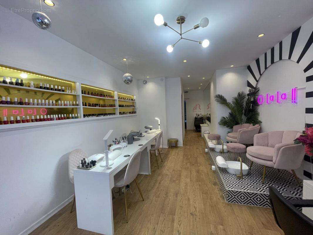 Commerce à VERSAILLES