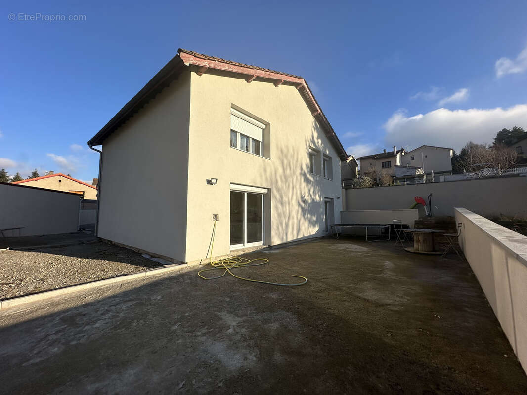 Maison à LE CHAMBON-FEUGEROLLES