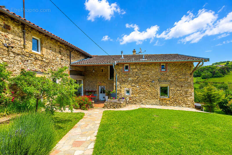 Maison à MONTROMANT