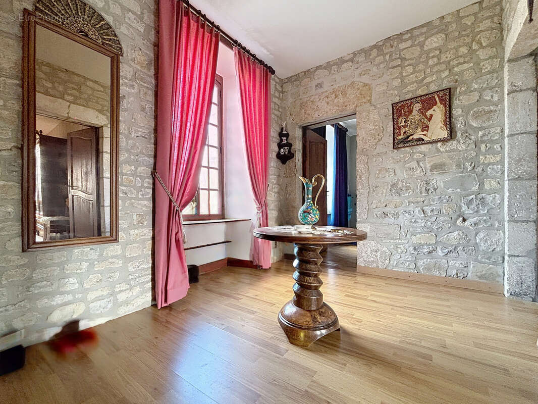 Maison à LIESVILLE-SUR-DOUVE