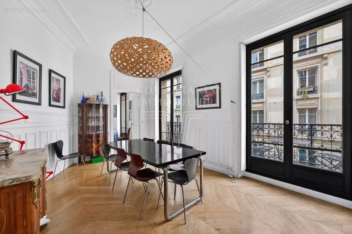 Appartement à PARIS-16E