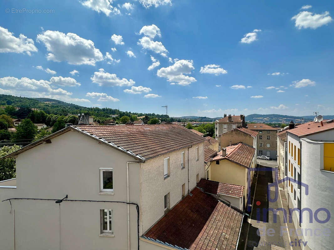 Appartement 55 m² à Le Chambon-Feugerolles  - photo 7