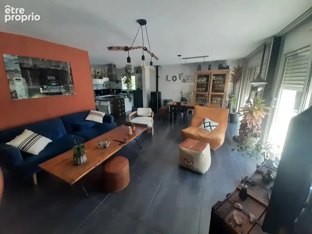 Maison à MONTRAVERS