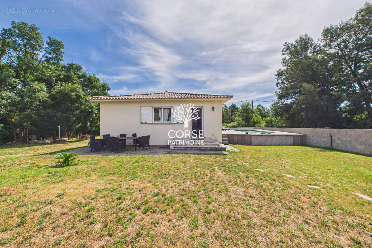 Maison individuelle avec piscine et garage - photo 9