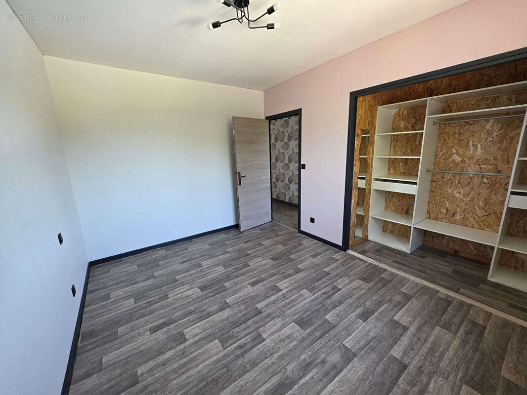 Maison familiale avec piscine et terrain constructible - photo 12