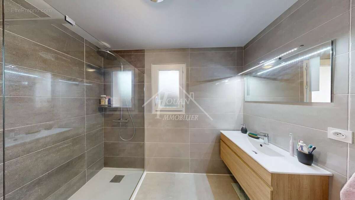 Maison à BROUT-VERNET