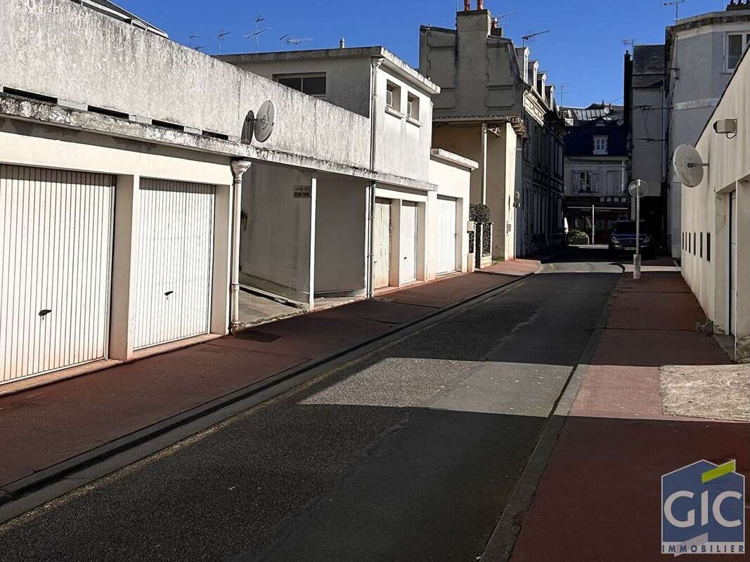 Parking à TROUVILLE-SUR-MER