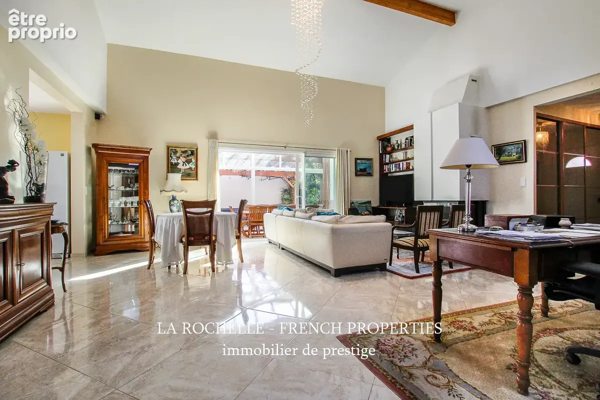Magnifique maison de plain-pied récente   148 m2 habitables   Jardin paysagé & piscinable - SOUBISE (17780) - photo 3