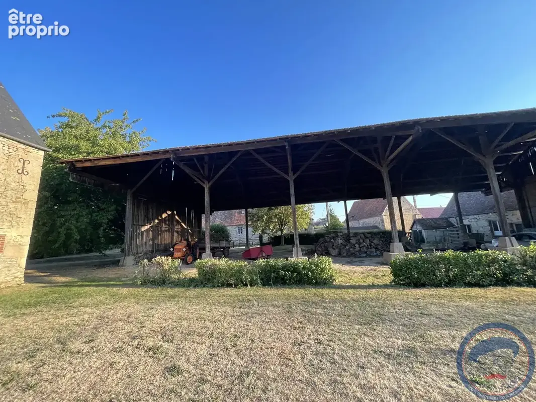Maison en pierre de 189 M2, un Hangar de 600 m2 ,piscine, sauna au prix de 388 500 FAI. - photo 14