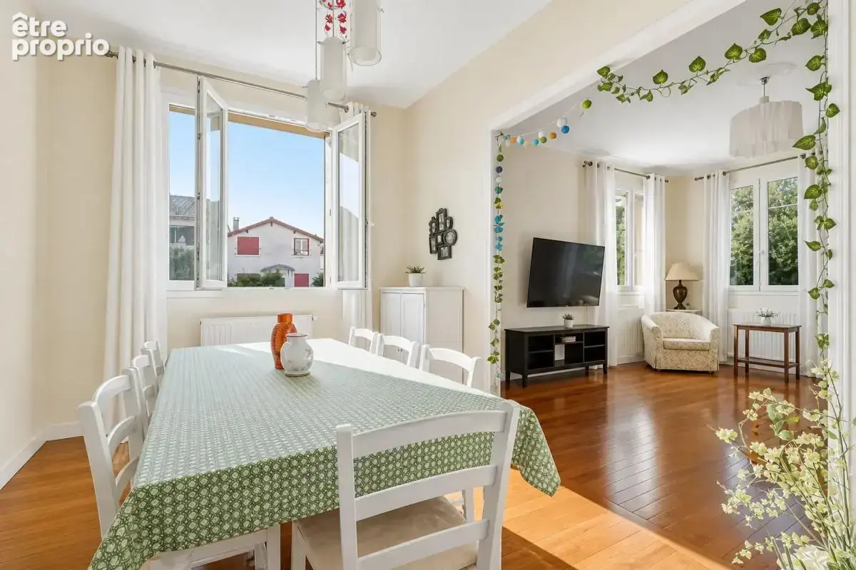 Maison de 10 pièces de 250 m² à Châtillon - photo 3