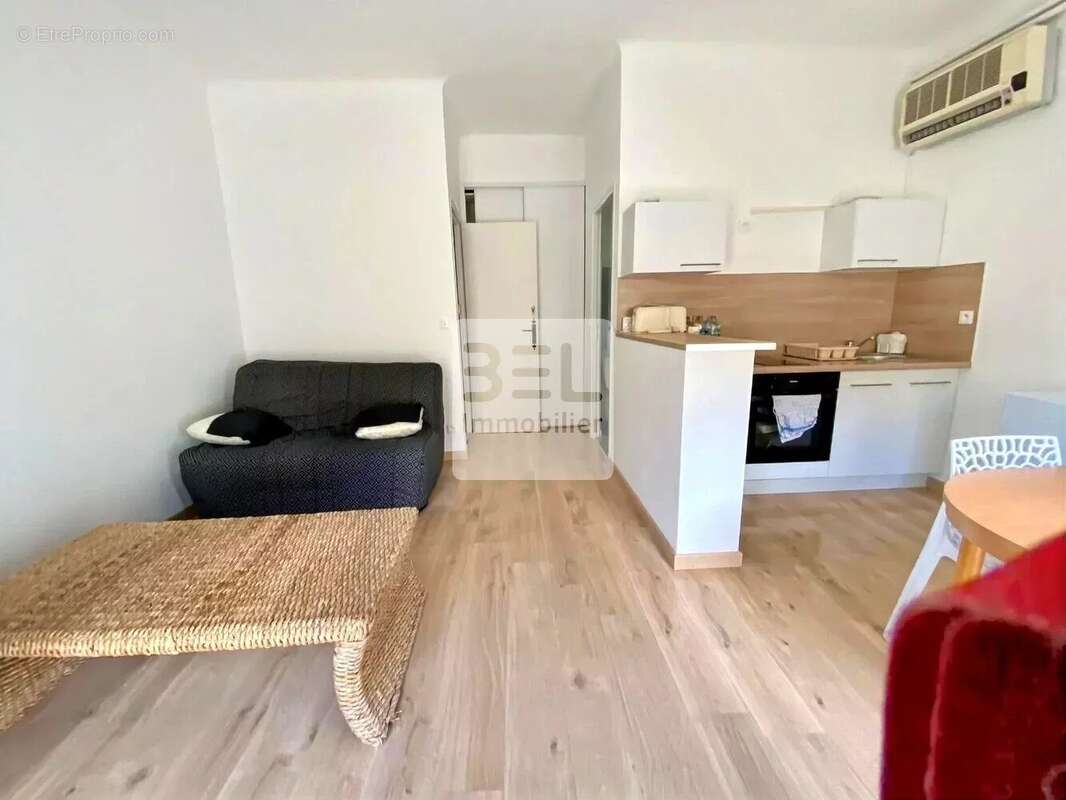 Appartement à LAUDUN-L'ARDOISE