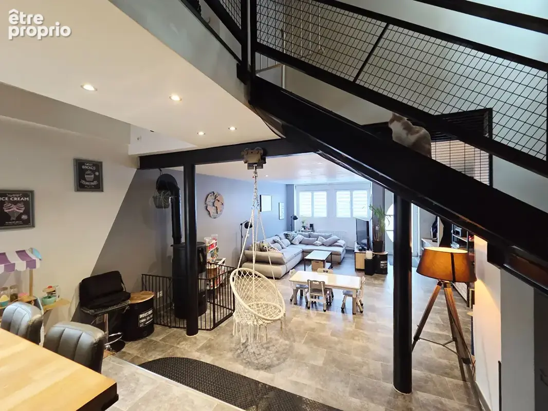 Maison de bourg rénovée avec charme et style industriel à Coulans-sur-Gée - photo 4