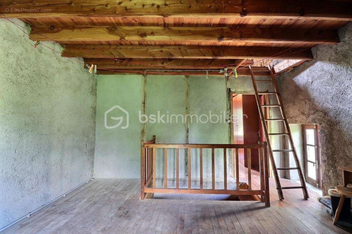 Maison à CELLES-SUR-DUROLLE