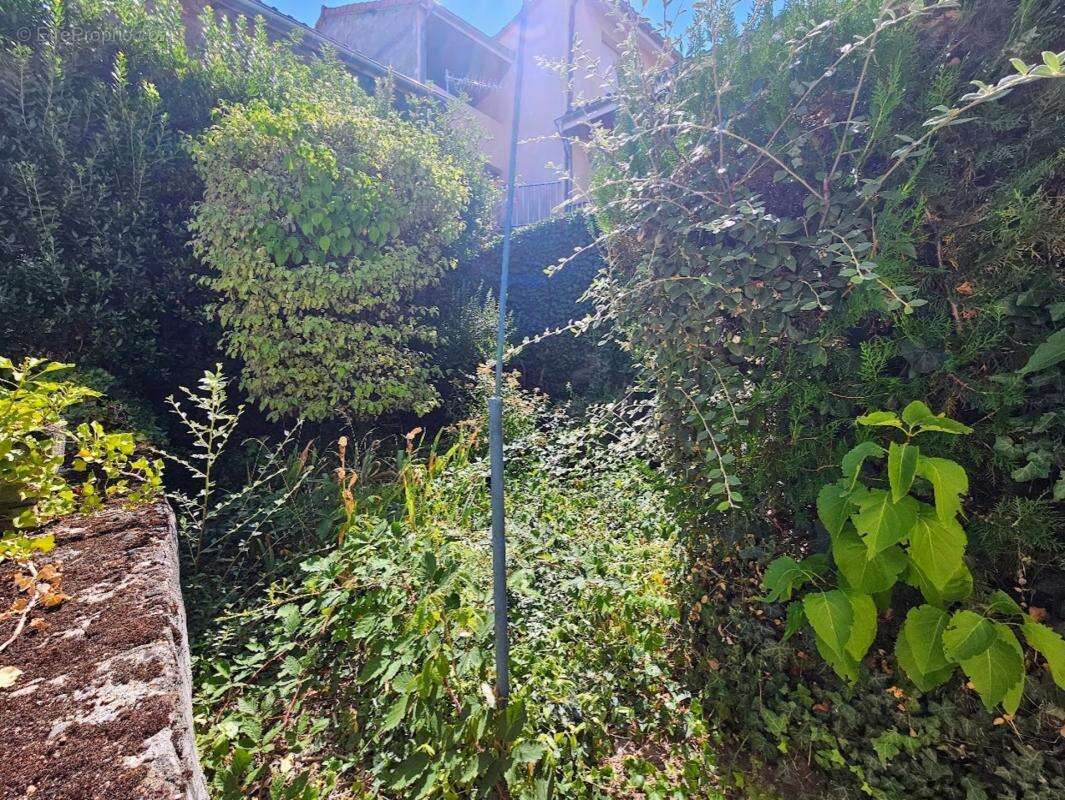 Maison à vendre 7 pièces - 180 m² - Extérieurs - 2 garages à VERTAIZON (63) - photo 8