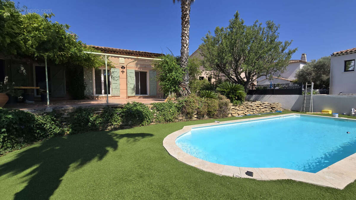 Maison à LE CASTELLET