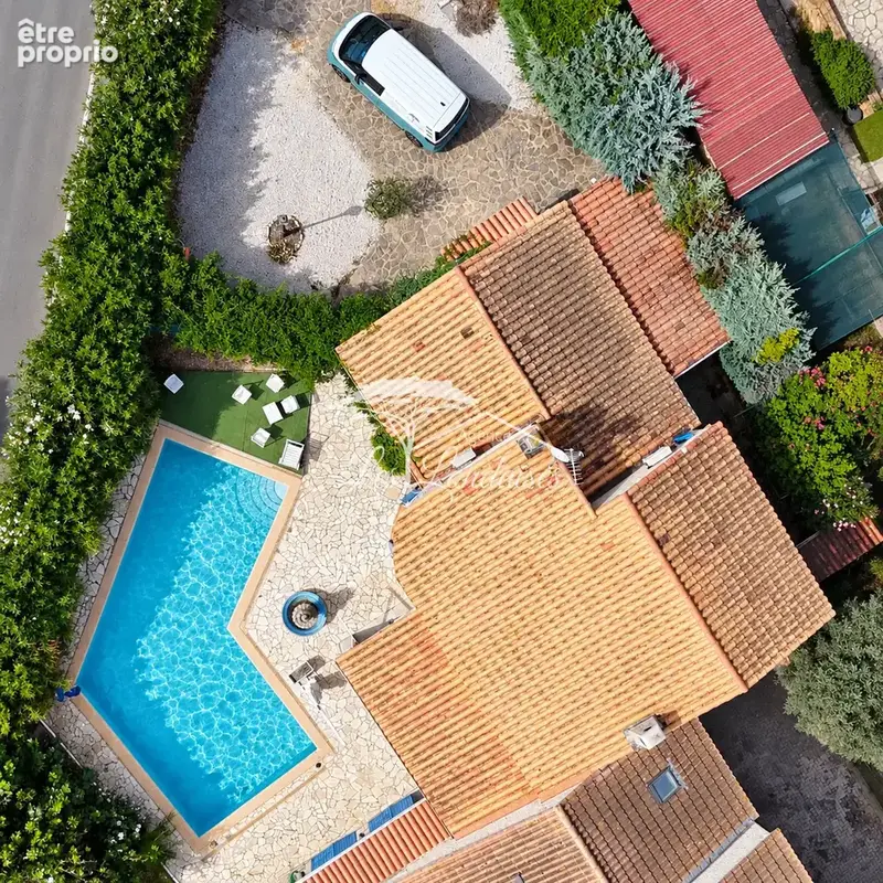 Villa provençale aux beaux volumes, proche du centre-ville LA LONDE 720m2 terrain - photo 2