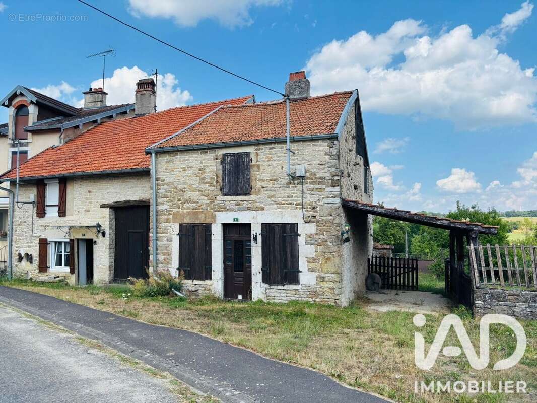 Maison 69 m² à Savigny  - photo 2