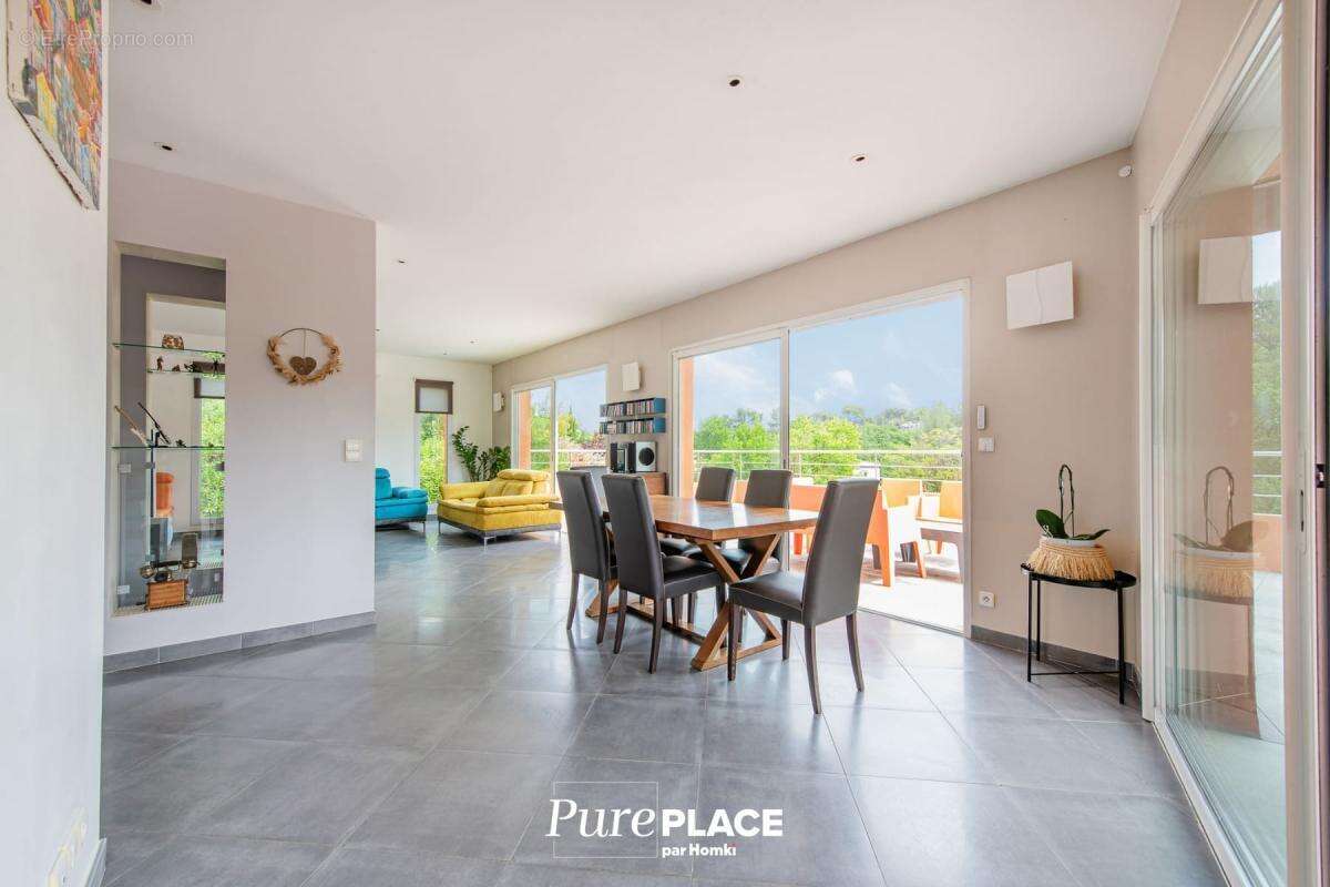 Maison/Villa T6 de 180 m2 à Aix-en-ProvenceÉlégante maison contemporaine avec piscine – environnement sécurisé près d’Aix-en-Pro - photo 7