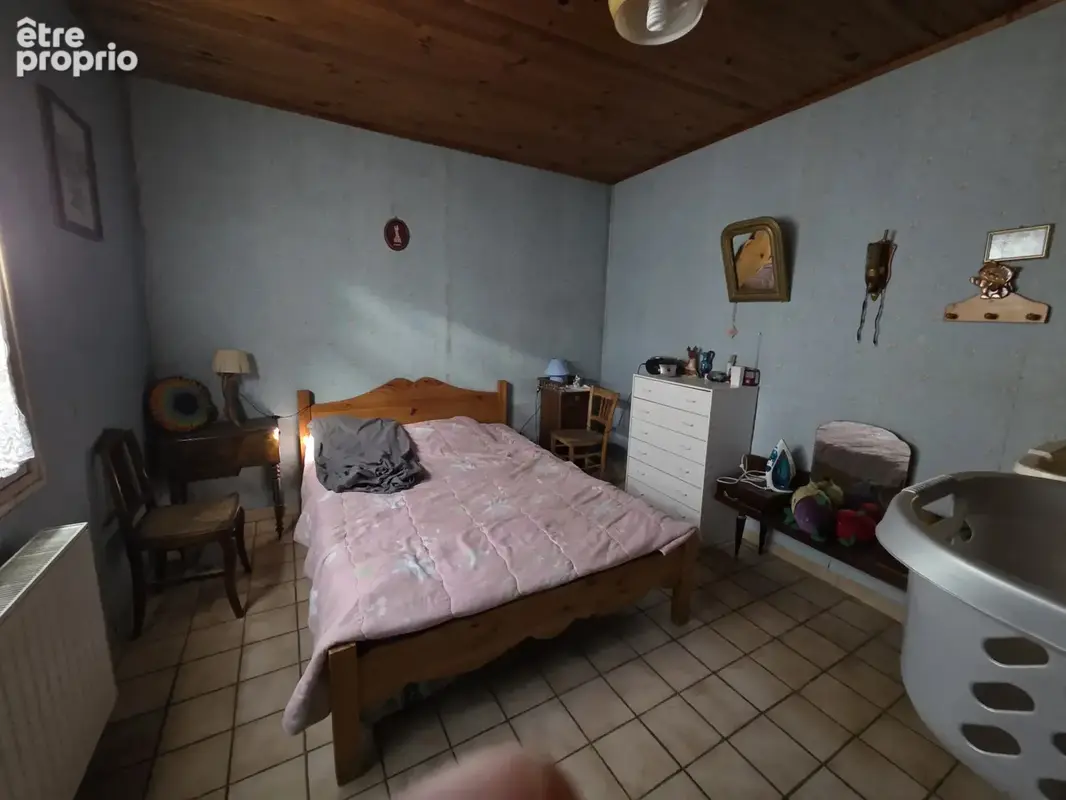 Condorcet, maison ancienne, 200 m2 de dépendances, 7800m2 terrain plat attenant. - photo 15