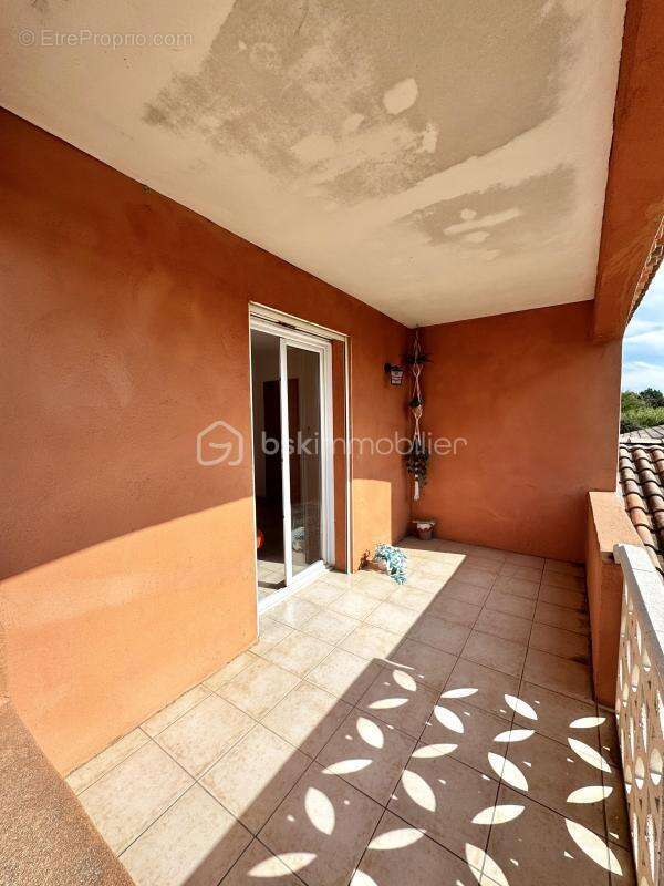 Maison à SAINT-LAURENT-DES-ARBRES