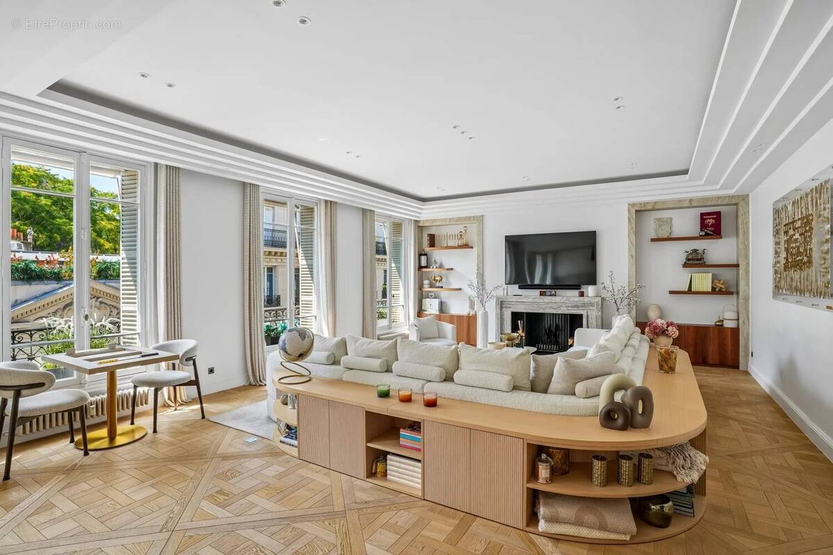 Appartement à PARIS-8E
