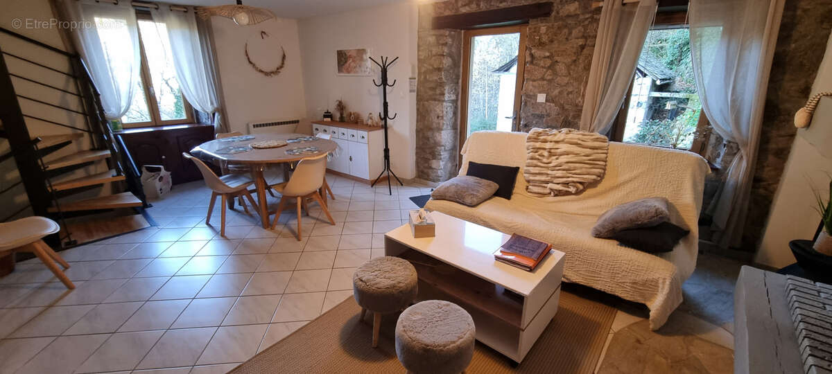 Maison à ENTRAYGUES-SUR-TRUYERE