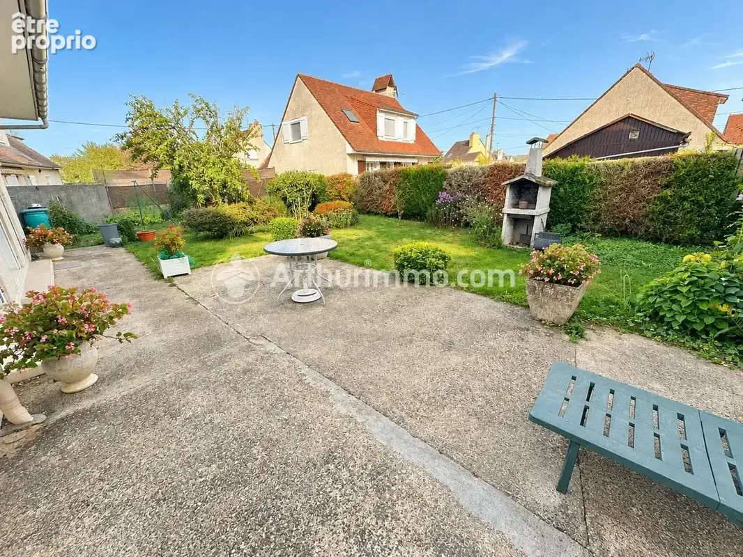 Maison 115 m² avec double garage, à proximité du centre ville de Neuvic. - photo 2