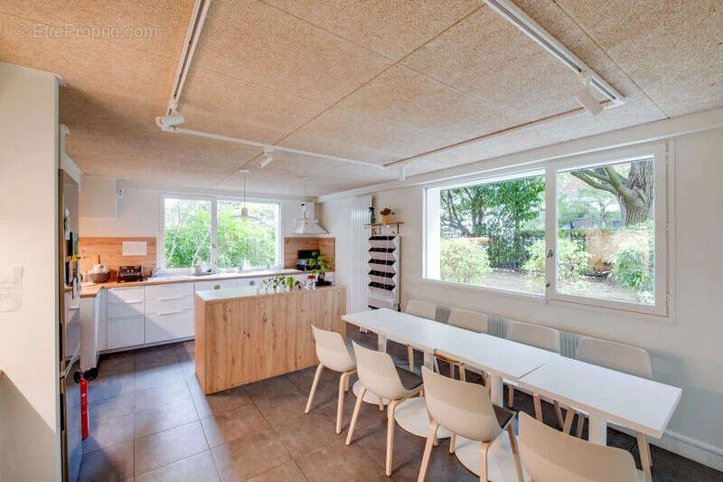 Métros Pt de Saint-Cloud et Pt de Sèvres, CORPIMMO vous propose à la vente un plateau indépendant avec sa grande cour et 15 plac - photo 10