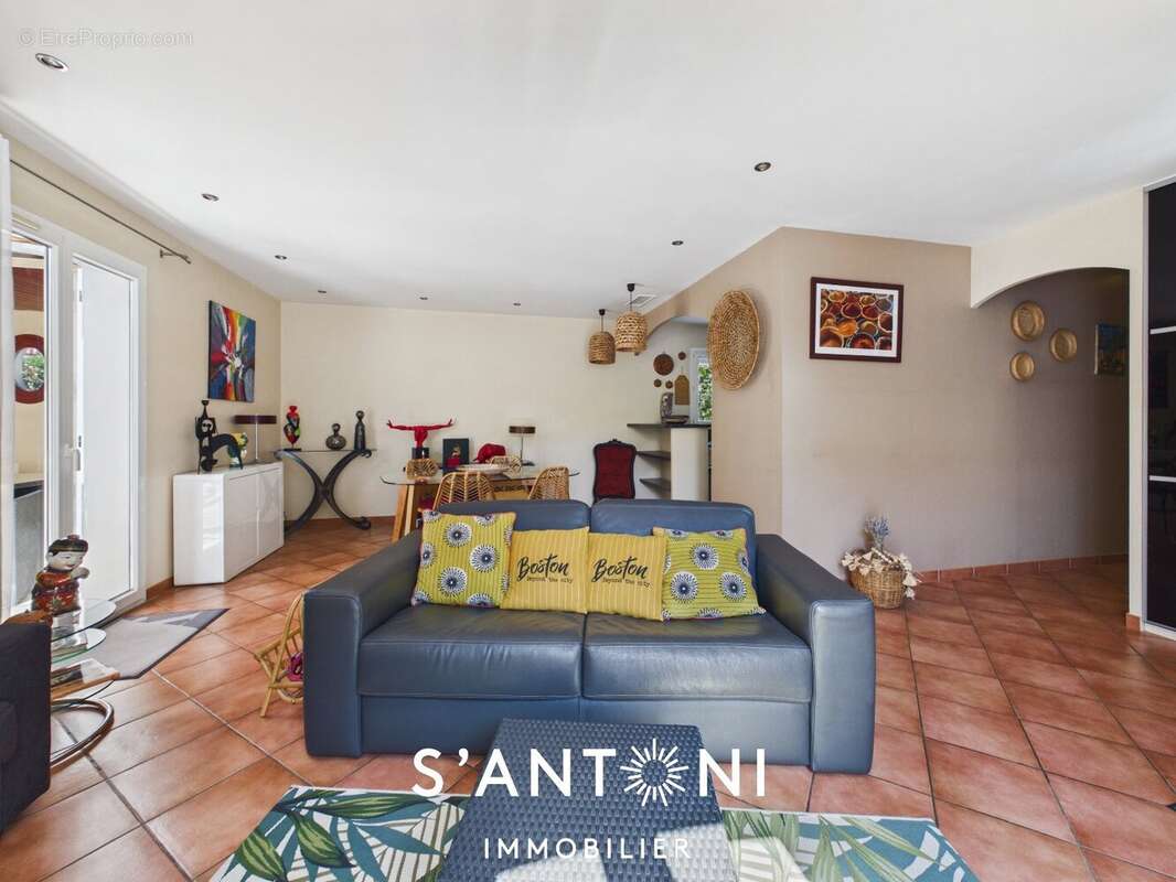 MÈZE  Maison T4 de plain-pied 4 faces avec piscine chauffée sur plus de 600 m² de terrain - photo 9