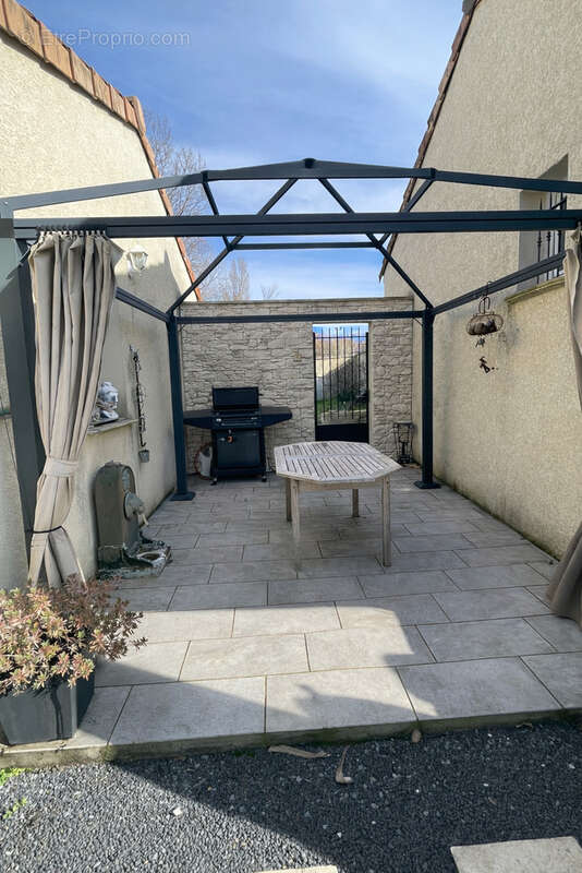 Maison à MONTBOUCHER-SUR-JABRON