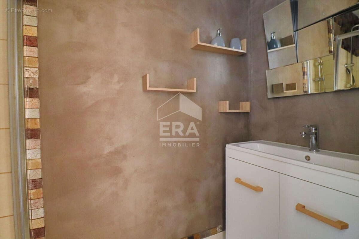 Appartement à MARSEILLE-4E