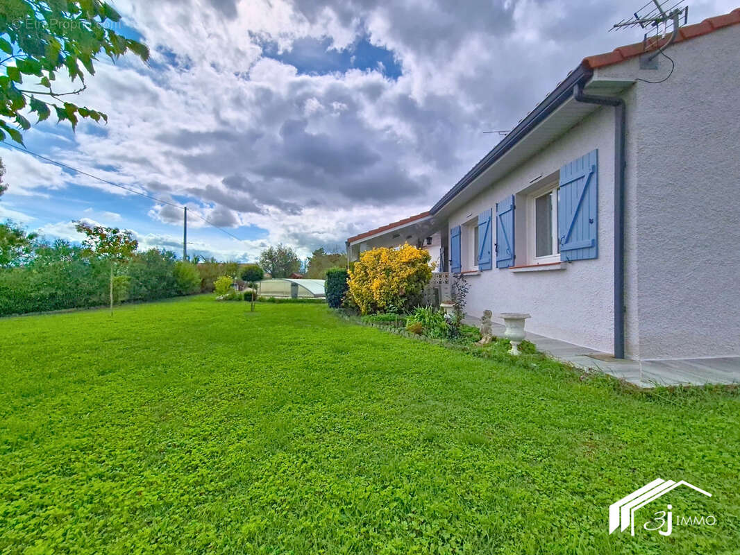 Maison à MONTAIGUT-SUR-SAVE