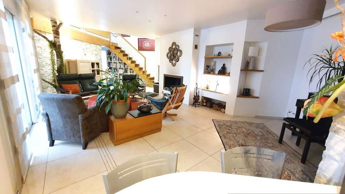 Maison à MONTEMBOEUF
