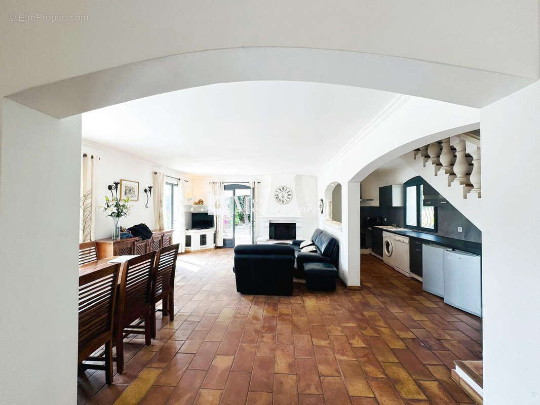 Maison à ROQUEBRUNE-SUR-ARGENS