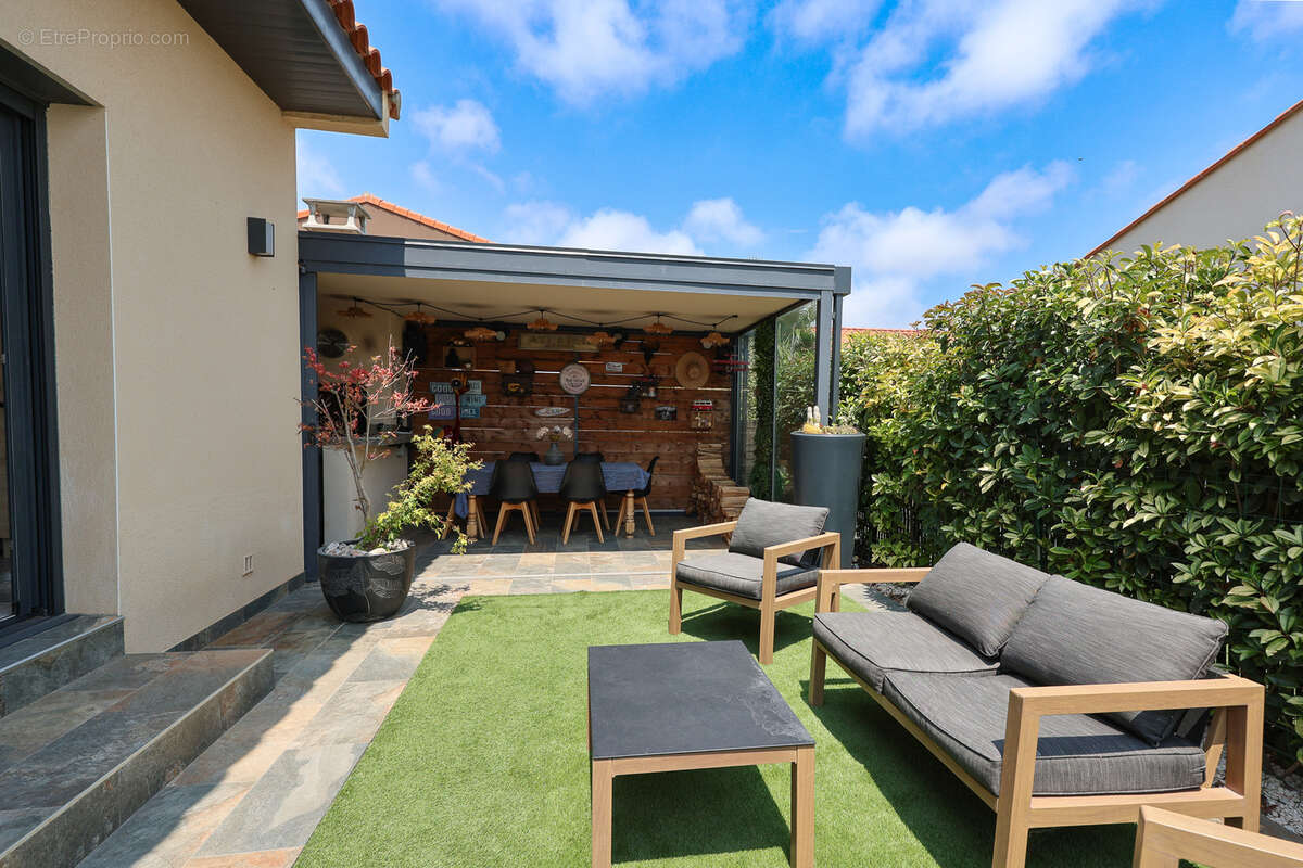 Villa t4 de qualité récente avec garage et piscine - dpe a - photo 8