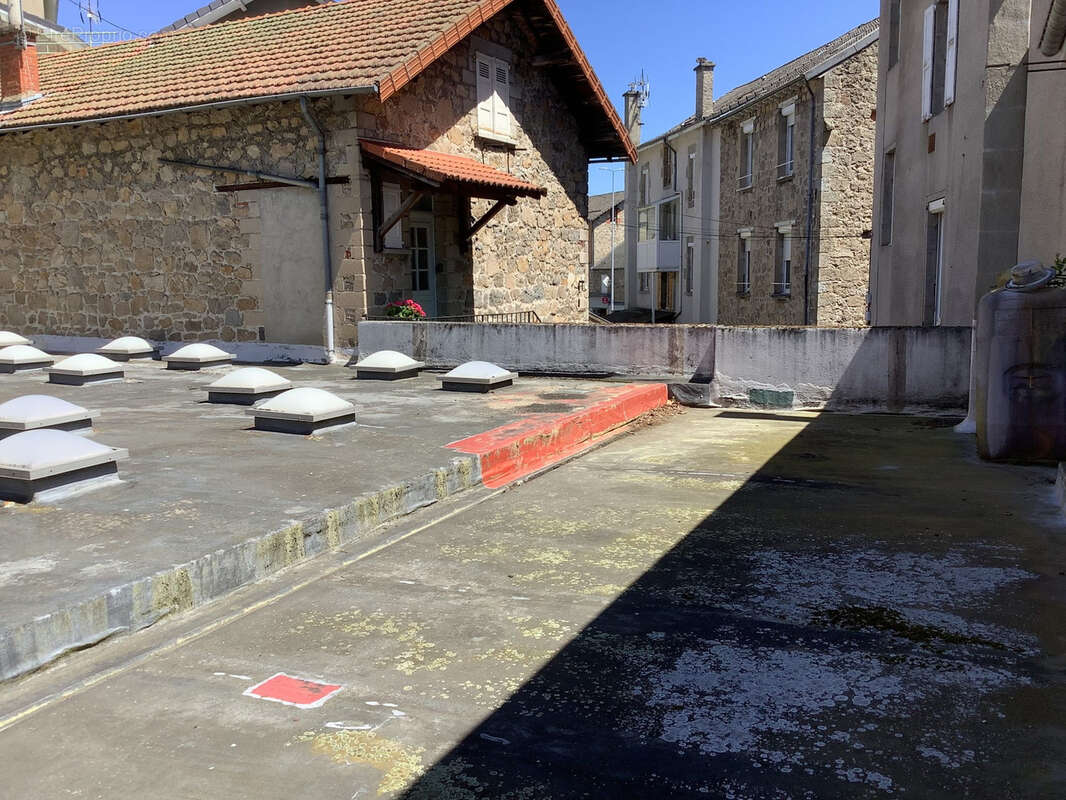 Commerce à LE CHAMBON-SUR-LIGNON