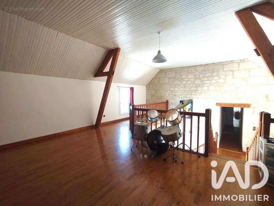 Maison 286 m² à Chinon  - photo 8