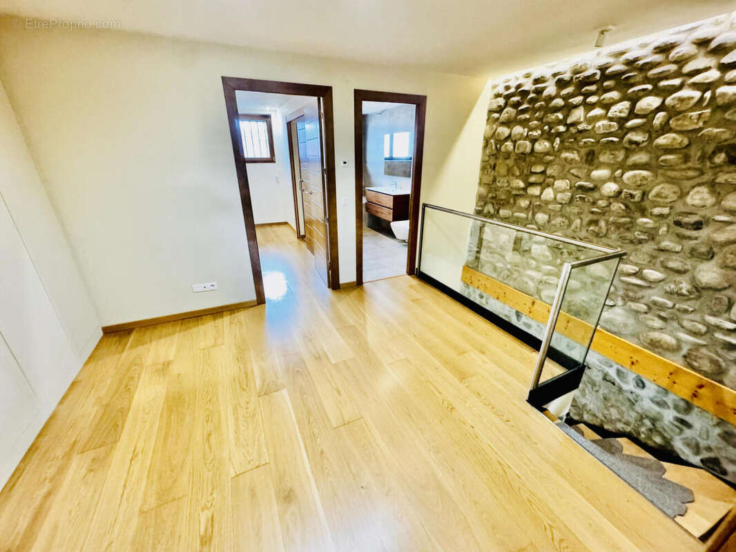 hall étage (3) - Appartement à VIRY