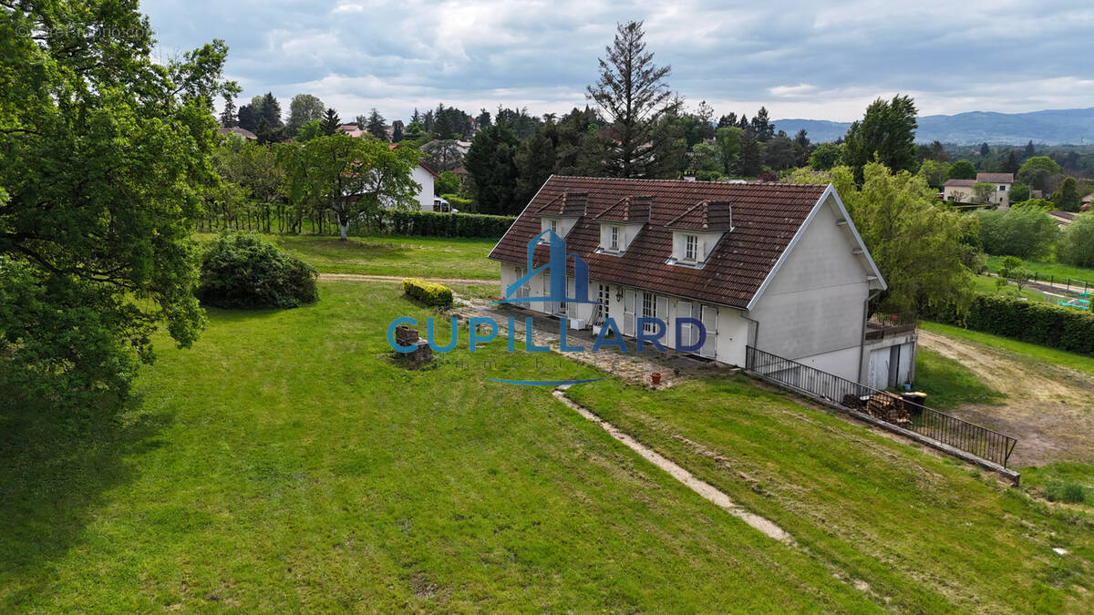Maison à COMMELLE-VERNAY