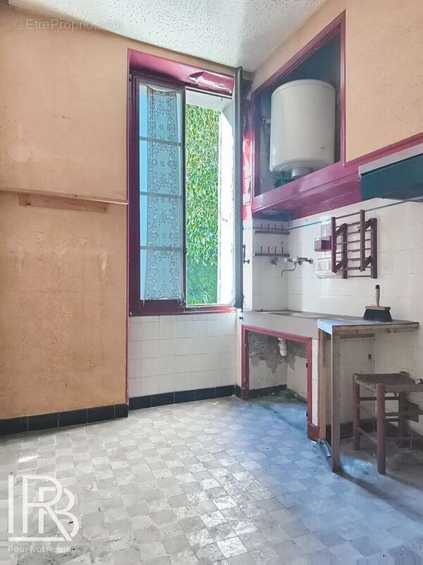 Appartement à MARSEILLE-4E