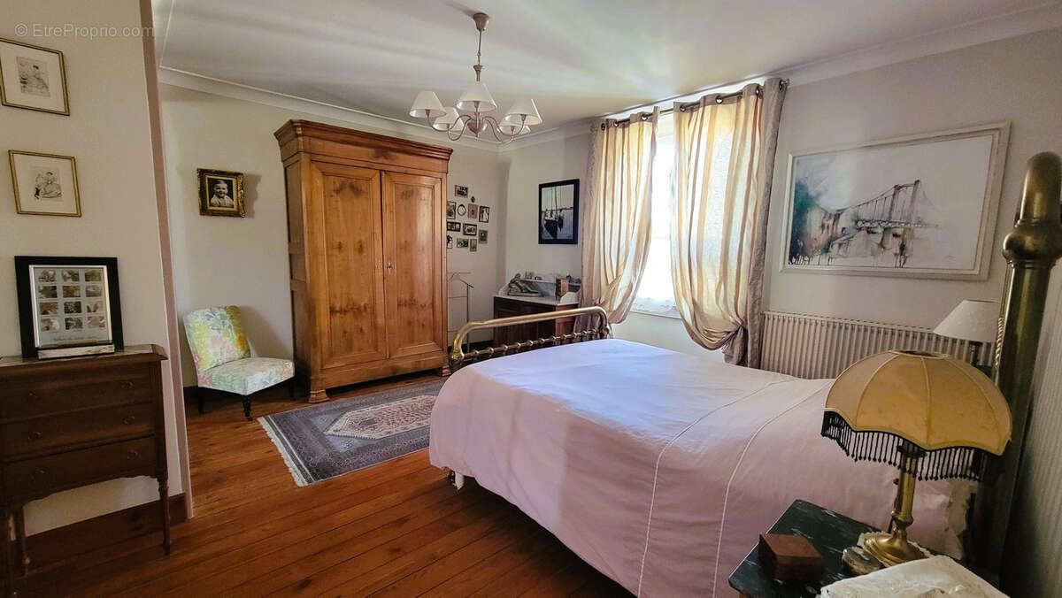 Maison Bourgeoise à vendre sur Jallais - Entre Cholet et Chemillé - Frais d'Agence Réduits ! - photo 8