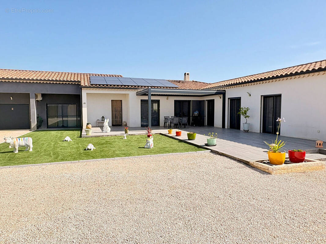Maison à LAUDUN-L'ARDOISE
