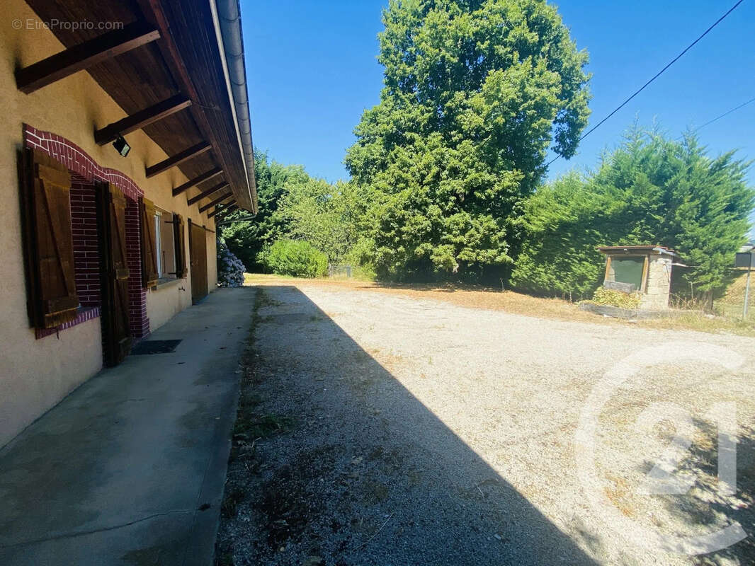 Maison 133 m² à Dommartin-Les-Cuiseaux  - photo 3