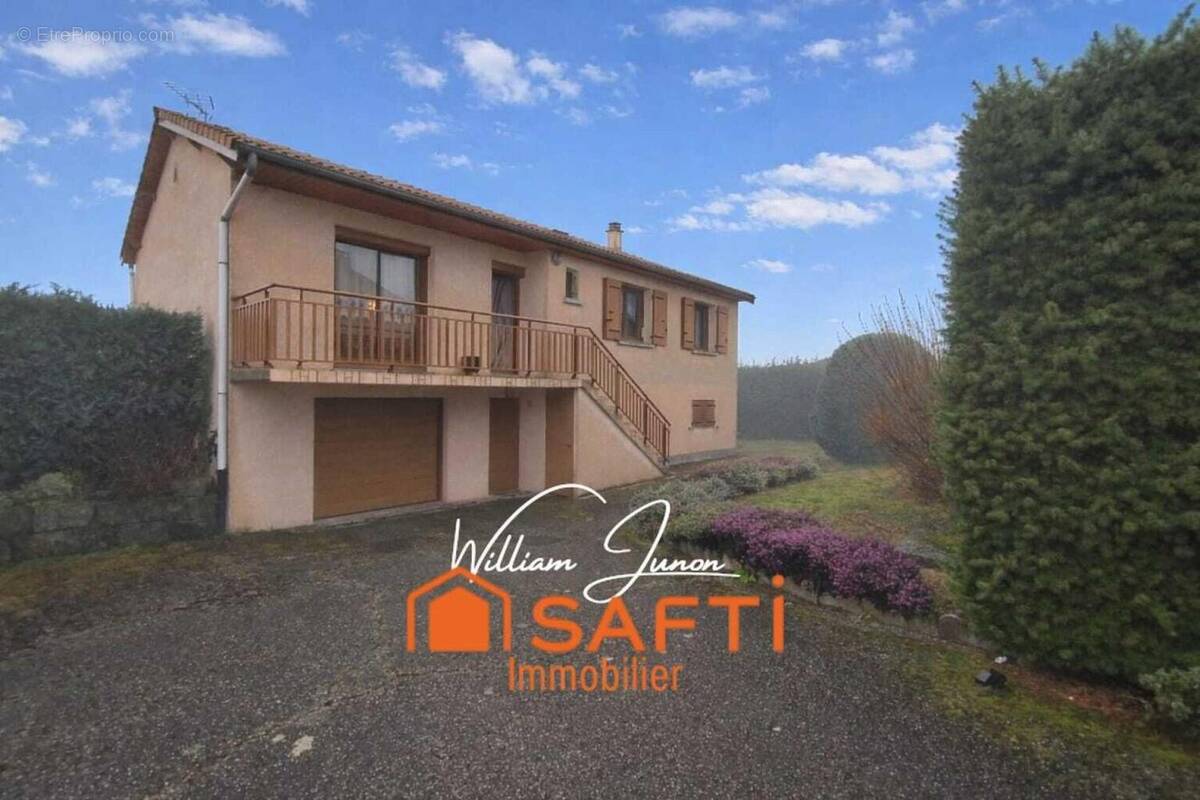 Photo 1 - Maison à SAINT-JUST-MALMONT