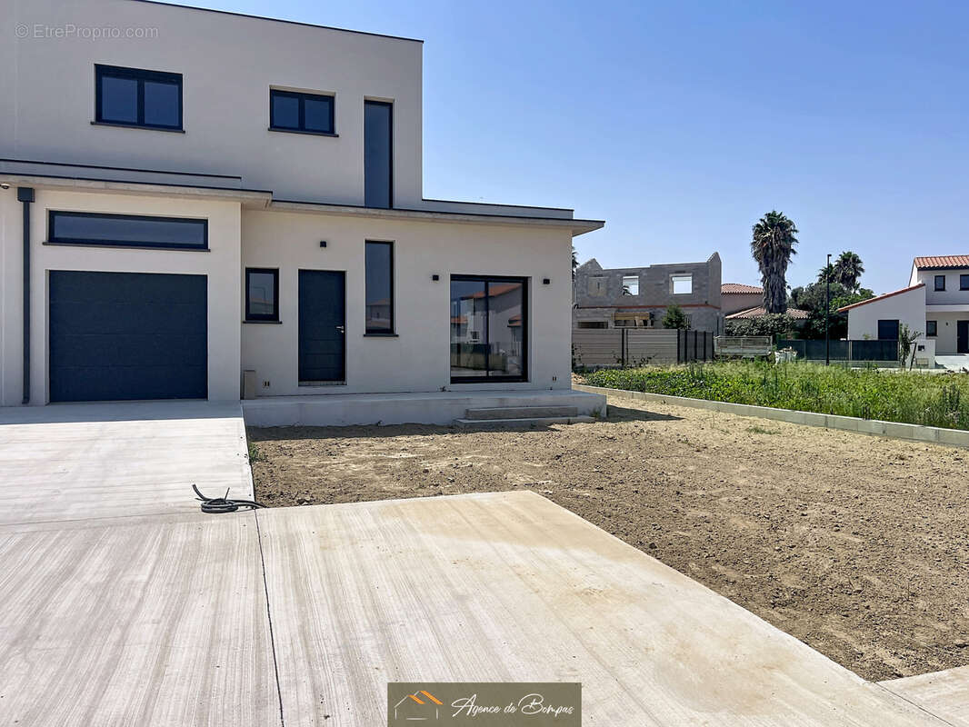Secteur residentiel - villa 3 faces de type 5 -  121 m2 hbts  sur 344  m2 de terrain  - - photo 12