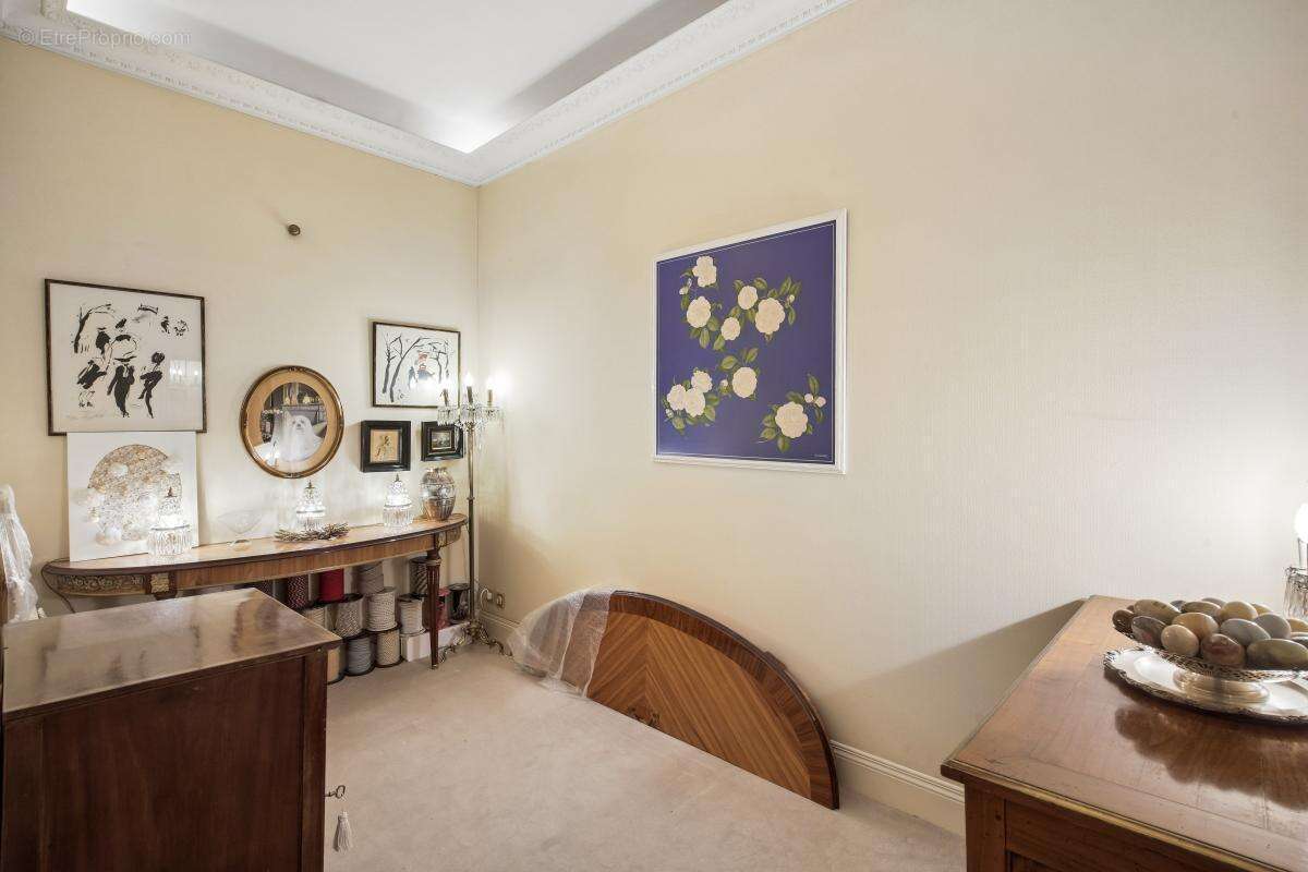 Appartement à NEUILLY-SUR-SEINE