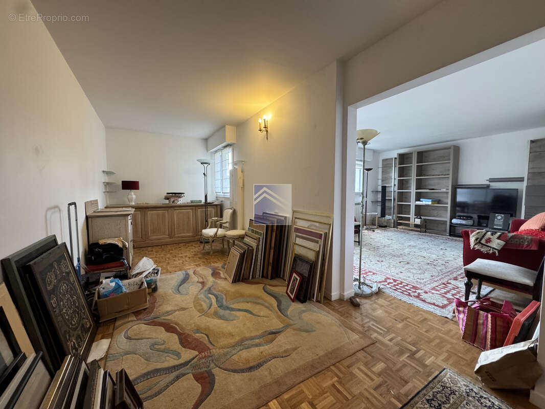 Appartement à COURBEVOIE