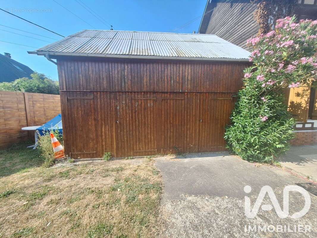 Maison 106 m² à Sainte-Colombe-La-Commanderie  - photo 2