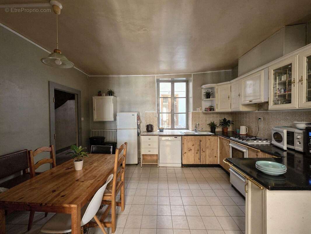 Appartement 270 m² à Salins-Les-Bains  - photo 2