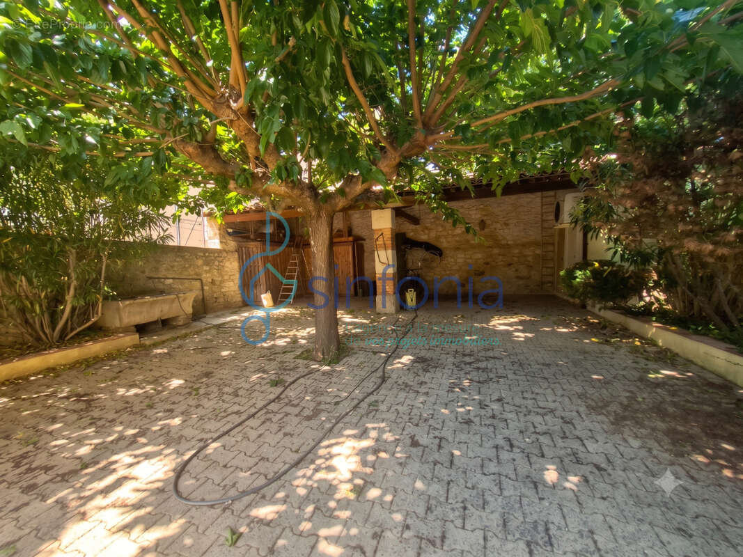 Demeure de caractère : 294 m2 habitables + 125 m2 de potentiel brut sur l'axe Nîmes/Uzès/Alès - photo 6